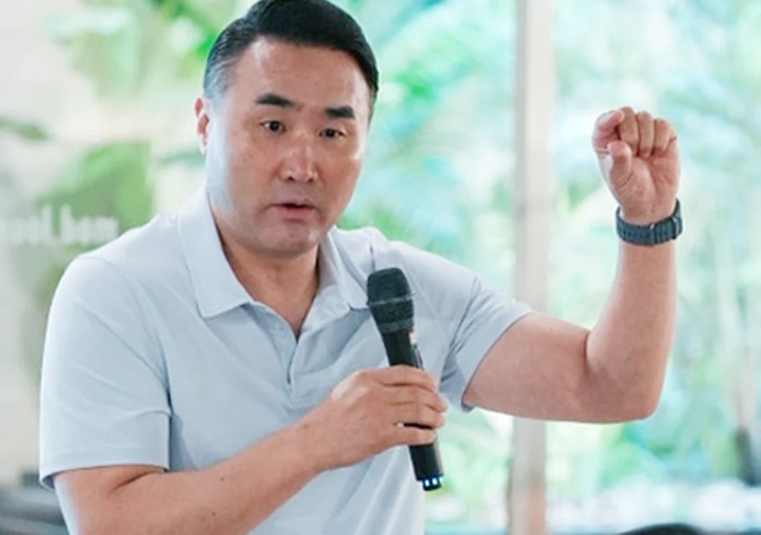 강의 중인 고문 교수